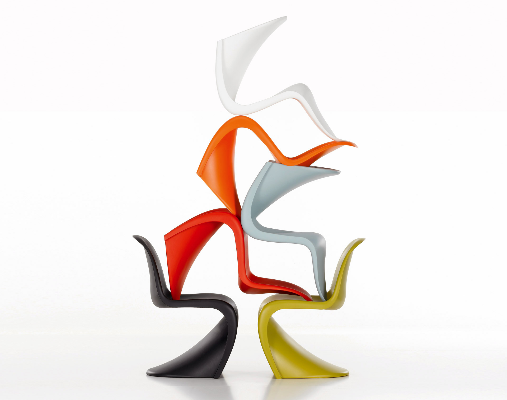 Matná židle Panton Chair z polypropylenu od značky Vitra. © Vitra